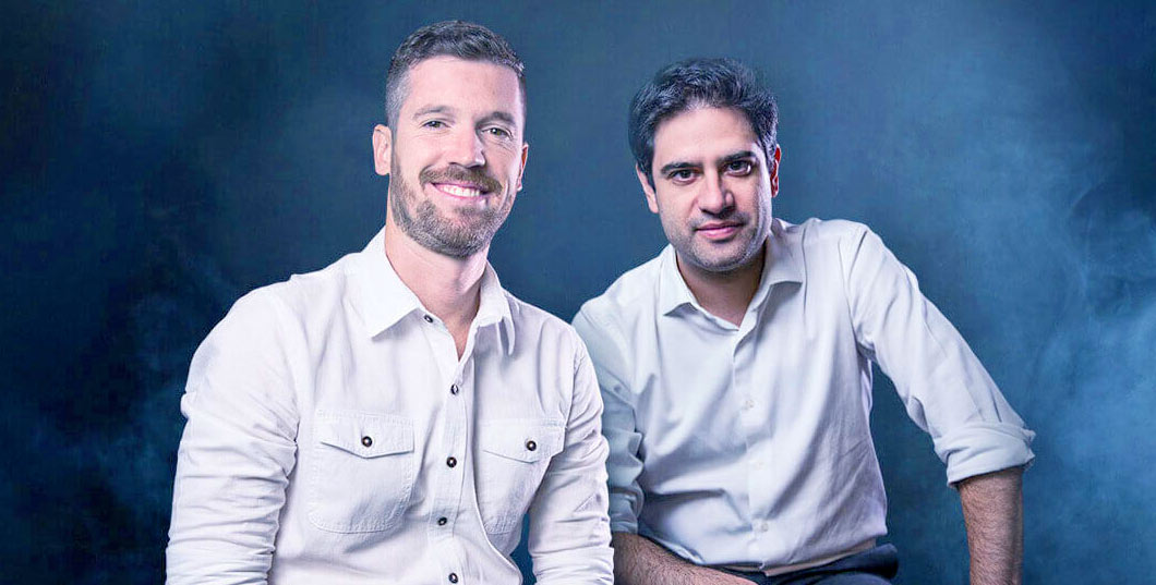 Homem de camisa brancaDescrição gerada automaticamente